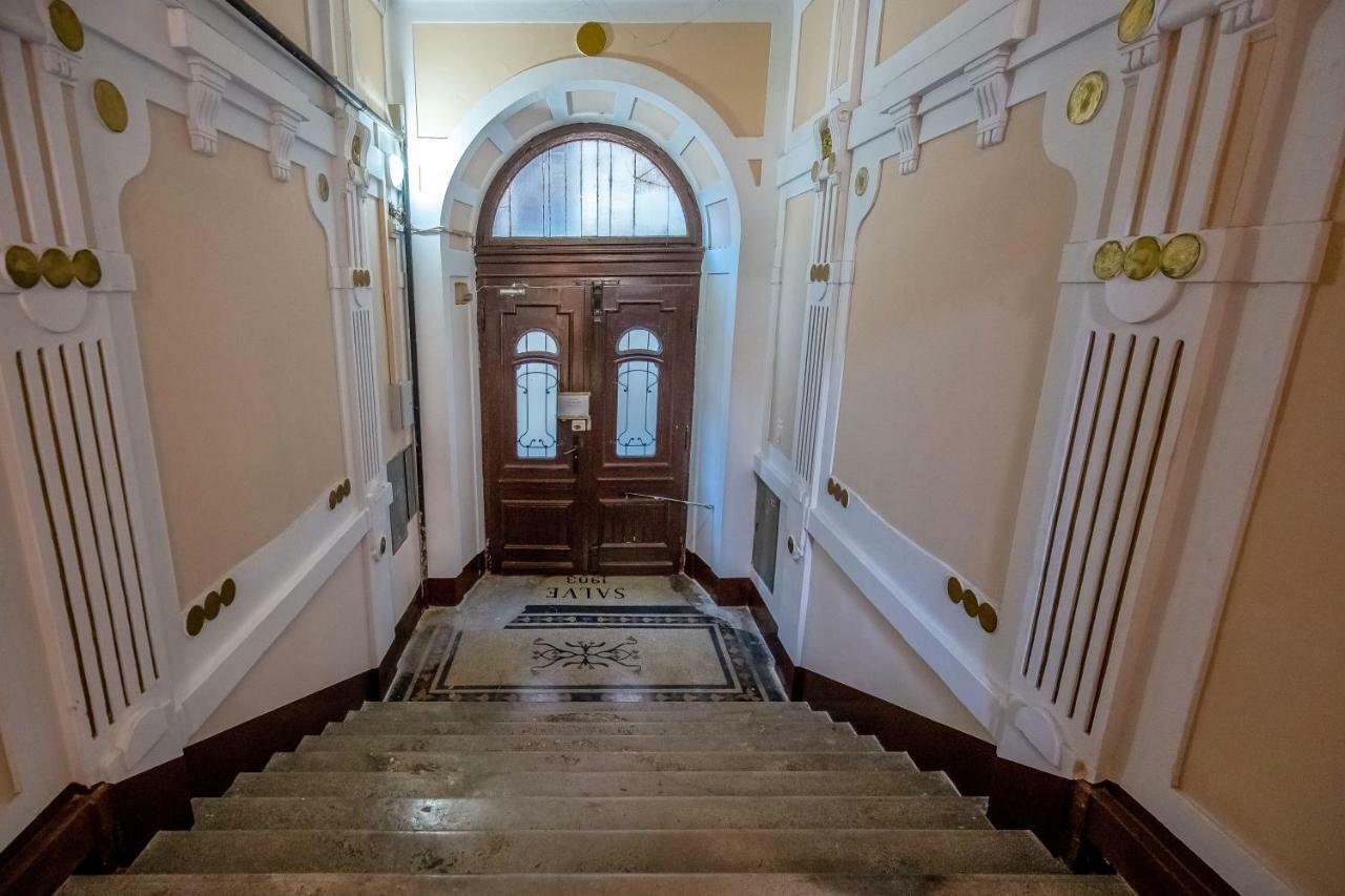 Number 1 Deluxe Apartment